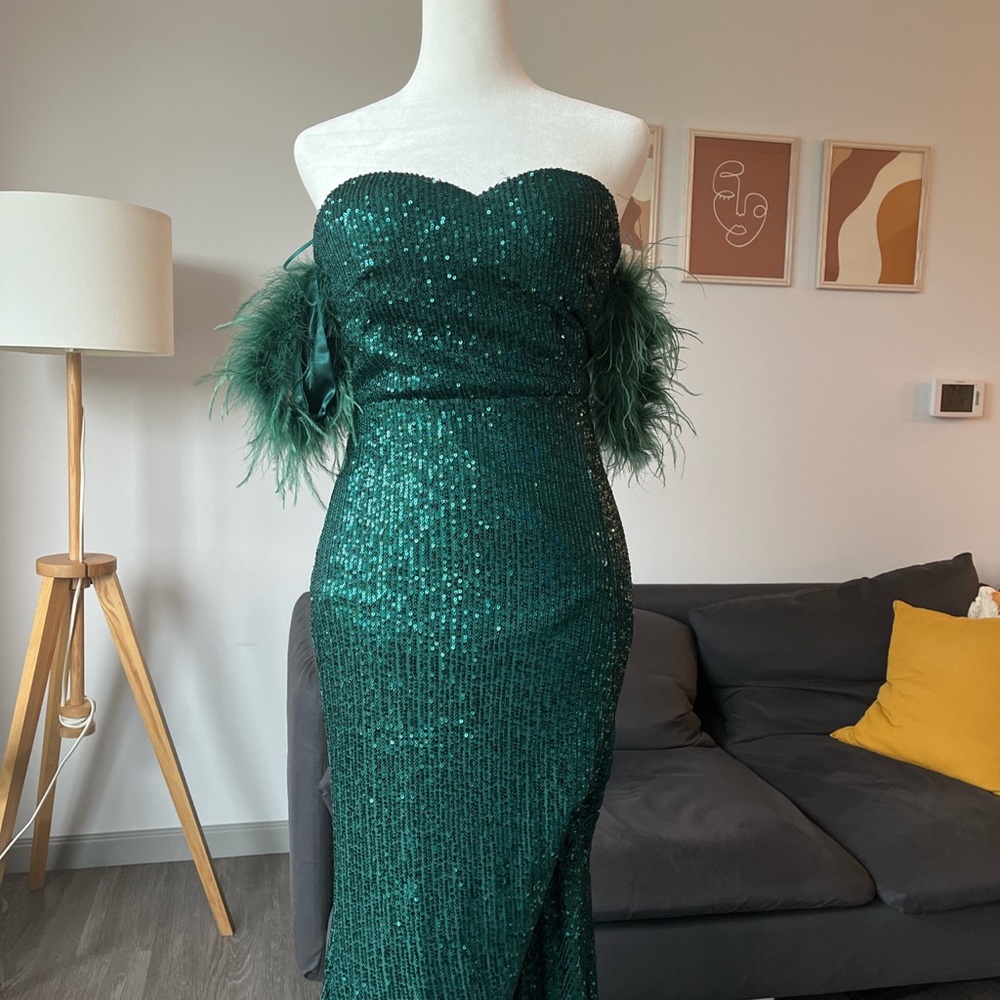 Emerald green sequin dress. Size M.